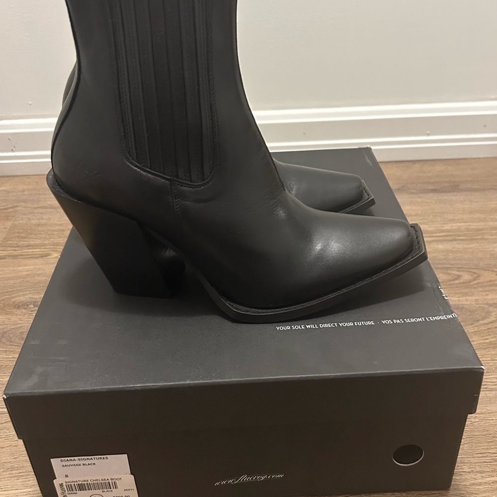 John Fluevog - Diana Signatures
Black Chelsea Boots